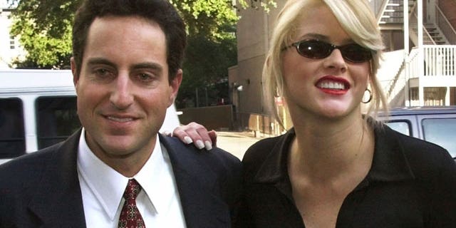 In this Oct. 2, 2000 file photo, Anna Nicole Smith, right, smiles as she walks to the courthouse with her attorney Howard K. Stern in Houston. Attorneys in the Anna Nicole Smith drug conspiracy trial are set with final arguments aimed at swaying jurors in reaching a complicated and crucial set of verdicts that will affect two doctors and the deceased model's former boyfriend.