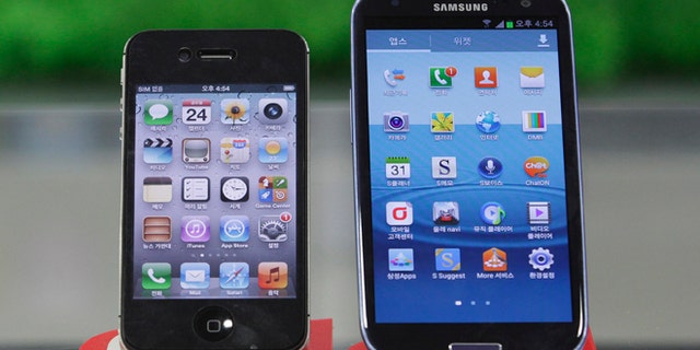 Samsung Electronics' Galaxy S III, right -- powered by Google's Android operating system -- and Apple's iPhone 4S. (AP File Photo)