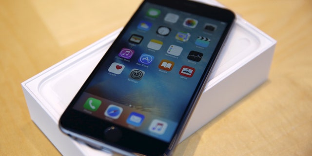 iPhone 6s Plus in einem Apple Store in Palo Alto, Kalifornien, 25. September 2015.