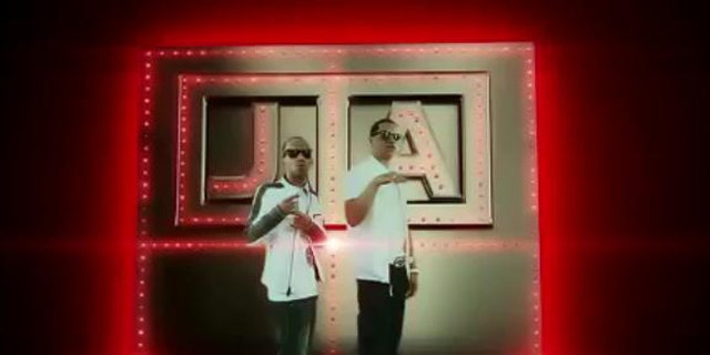 J. Alvarez and Arcangel in their music video "Regalame una noche"