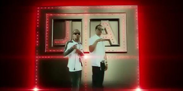 J. Alvarez and Arcangel in their music video "Regalame una noche"