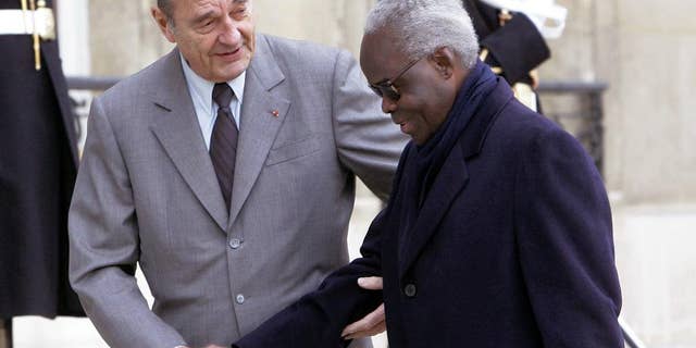FILE-In this file photo taken on Friday, Nov. 25, 2005, French President Jacques Chirac, left, welcomes President of Benin, Mathieu Kerekou, upon his arrival at the Elysee Palace in Paris. Benin’s president says that former leader Mathieu Kerekou has died. President Boni Yayi on Wednesday, Oct. 14, 2015, said Kerekou was a great man, and called for seven days of national mourning. He presented his condolences to the nation.(AP Photo/Michel Euler, FILE)