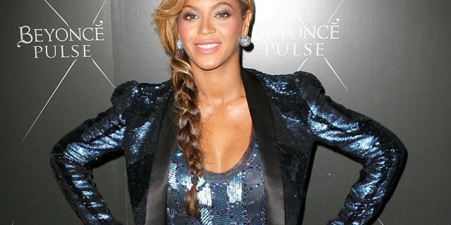 Beyonce (X17 Online)