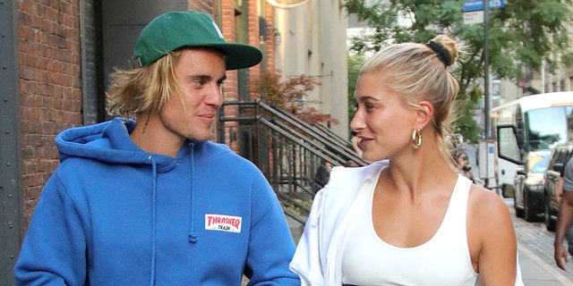 July 14, 2018 - New York, New York, United States - Engaged couple singer Justin Bieber and model Hailey Baldwin chat as they go for a walk on July 12 2018 in New York City  (Credit Image: Â© John Peters/Ace Pictures via ZUMA Press)