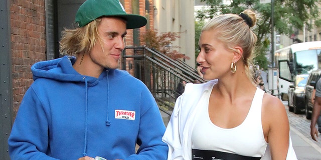 July 14, 2018 - New York, New York, United States - Engaged couple singer Justin Bieber and model Hailey Baldwin chat as they go for a walk on July 12 2018 in New York City (Credit Image: © John Peters/Ace Pictures via ZUMA Press)