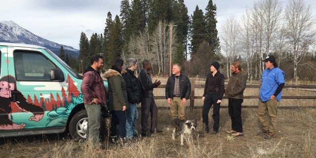 Cliff, Ranae, Matt, and Bobo team up with the Supernatural Bigfoot Crew to investigate strange sightings near Mt. Shasta.