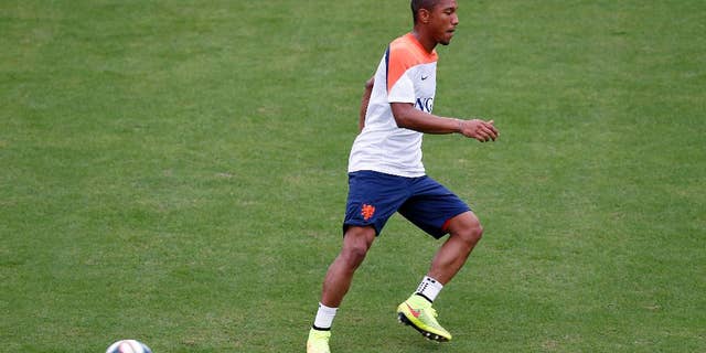 In this June 10, photo, Jonathan de Guzman of the Netherlands is seen during a training session in Rio de Janeiro, Brazil. Jonathan de Guzman appears to have fully recovered from a hamstring strain and to be fit enough to play in the Netherlands' crucial Group B opener against defending champion Spain of Friday. (AP Photo/Wong Maye-E)