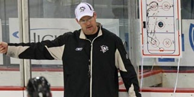 PITTSBURGH - MAY 20: Head Coach Dan Bylsma of the Pittsburgh Penguins conducts practice at the Mellon Arena on May 20, 2009 in Pittsburgh, Pennsylvania. (Photo by Bruce Bennett/Getty Images) *** Local Caption *** Dan Bylsma