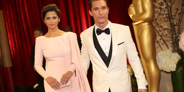 HOLLYWOOD, CA - MARCH 02: Actor Matthew Conaughey (R) and model Camilla Alves attend the Oscars held at Hollywood & Highland Center on March 2, 2014 in Hollywood, California. (Photo by Christopher Polk/Getty Images)