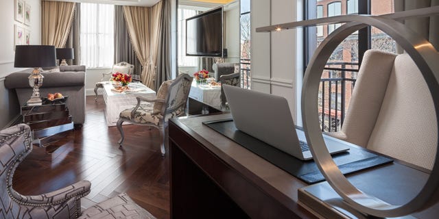 Capella Suite #406