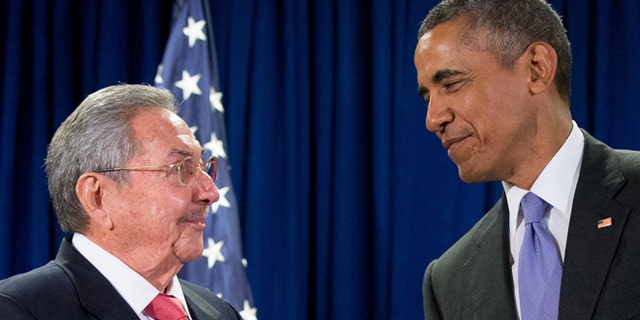 President Barack Obama talks with Cuban President Raul Castro before a bilateral meeting, Tuesday, Sept. 29, 2015, at the United Nations headquarters. (AP Photo/Andrew Harnik)