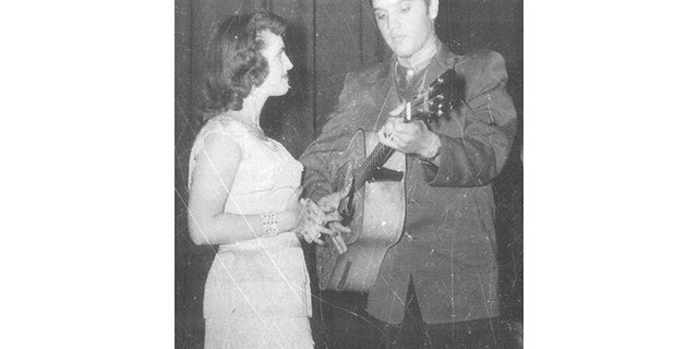 Wanda Jackson details her relationship with Elvis Presley, becoming a ...