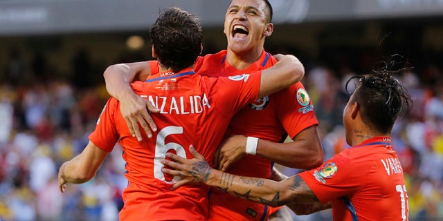 Chile's Jose Pedro Fuenzalida celebrates his goal at Soldier Field in Chicago, June 22, 2016.