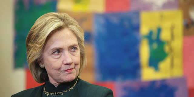 CHICAGO, IL - MAY 20: Democratic presidential hopeful and former Secretary of State Hillary Clinton meets with parents and child care workers at the Center for New Horizons on May 20, 2015 in Chicago, Illinois. Clinton arrived in Chicago after campaigning Monday and Tuesday in Iowa. (Photo by Scott Olson/Getty Images)