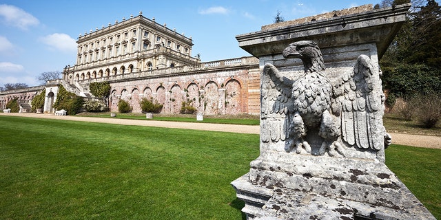 Meghan Markle will spend her last night as a single woman at Cliveden House.