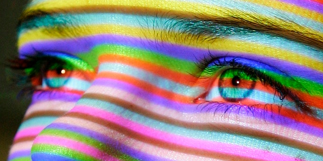 Viewers looking at an optical illusion which made headlines this week may see colors in the image gradually vanish