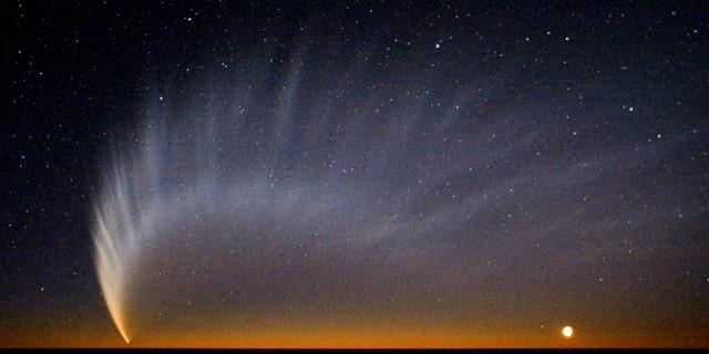 Comet McNaught over the Pacific Ocean. Image taken from the European Southern Observatory's Paranal Observatory in January 2007.