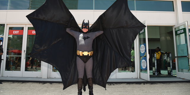 Late 'Batman' actor Adam West honored at Comic-Con | Fox News