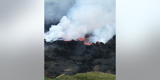 Fast Flowing Lava Oozes Toward Ocean On Hawaiis Big Island Fox News 8376