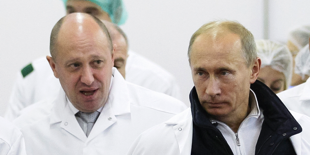 Yevgeny Prigozhin, a sinistra, con il presidente russo Vladimir Putin.