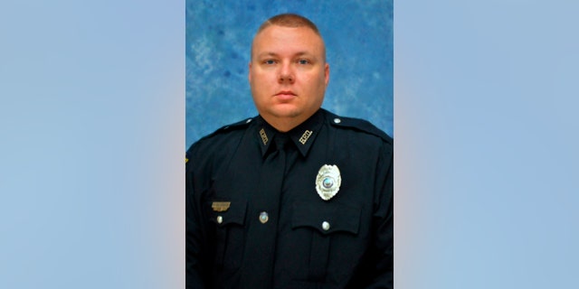 Off Duty Kentucky Officer Fatally Shot Manhunt Continues Fox News