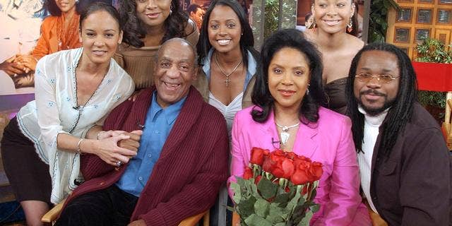 "The Cosby Show" cast: Sabrina Le Beuff, Tempestt Bledsoe, Bill Cosby, Keshia Knight Pulliam, Phylicia Rashad, Raven Symone and Malcolm Jamal Warner (l-r). (AP)