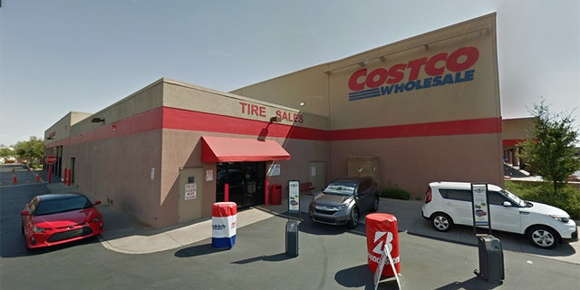 Robert Duran was shopping in the pet aisle of the Costco store in Phoenix, Ariz., when an 18-year-old took interest in helping him find a kidney donor.