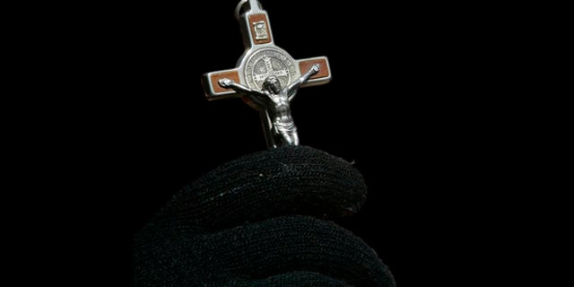 Bernadette Reddington prays during the 13th annual Way of the Cross procession over the Brooklyn Bridge Friday, March 21, 2008 in New York. (AP Photo/Mary Altaffer)