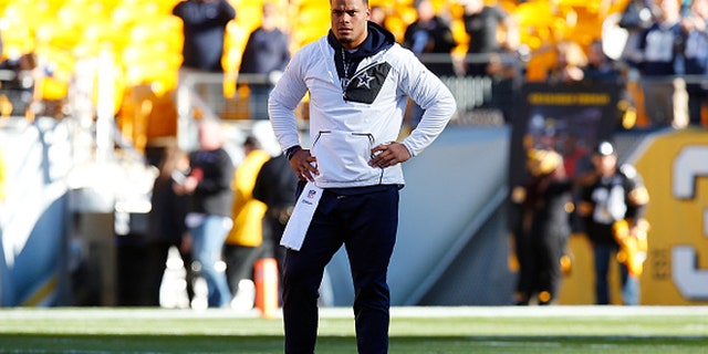 PITTSBURGH, PA - NOVEMBER 13: Dak Prescott #4 of the Dallas Cowboys warms up before the game against the Pittsburgh Steelers at Heinz Field on November 13, 2016 in Pittsburgh, Pennsylvania. (Photo by Justin K. Aller/Getty Images)