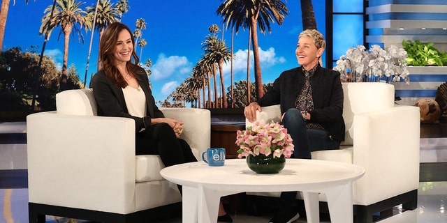 Ellen DeGeneres (R) with guest Jennifer Garner (L).