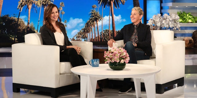 Ellen DeGeneres (R) with guest Jennifer Garner (L).