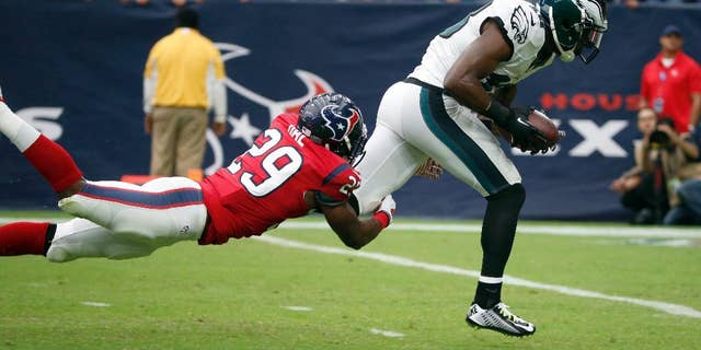 Philadelphia Eagles wide receiver Jeremy Maclin, right, heads to the end zone as Houston Texans defensive back Andre Hal defends after catching a 59-yard pass for a touchdown during the first quarter of an NFL football game, Sunday, Nov. 2, 2014, in Houston. (AP Photo/Tony Gutierrez)
