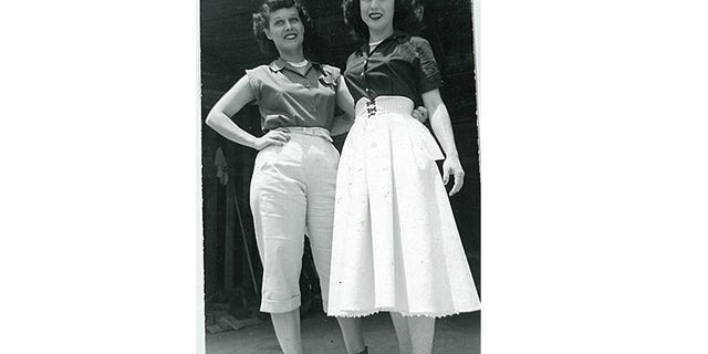 Elinor Otto (right) with her sister.