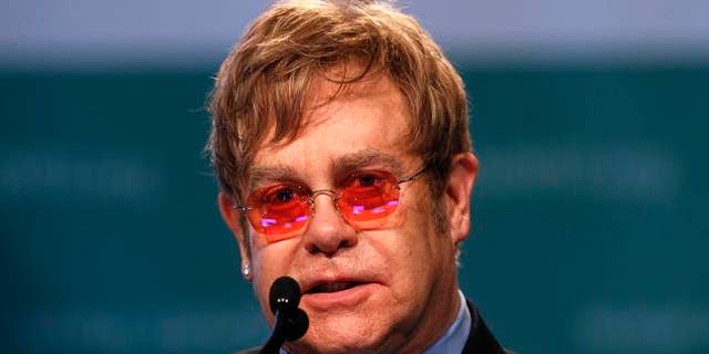 Musician Elton John delivers the keynote speech at the International AIDS 2012 Conference in Washington July 23, 2012. REUTERS/Kevin Lamarque (UNITED STATES - Tags: HEALTH POLITICS ENTERTAINMENT)