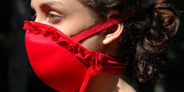 The Emergency Bra is a protective garment that transforms into two respiratory face masks in case of an emergency.