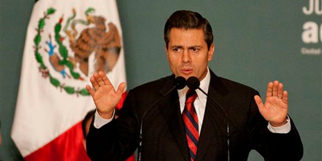 El presidente electo de México, Enrique Peña Nieto, anuncia una iniciativa para dar más transparencia al gasto del gobierno, en la ciudad de México, el lunes 10 de septiembre de 2012. Peña Nieto asume el cargo el próximo 1 de diciembre.
