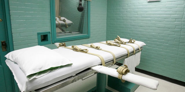 FILE - This May 27, 2008 file photo shows the State of Texas execution chamber in Huntsville, Texas. (AP Photo/Pat Sullivan, File)