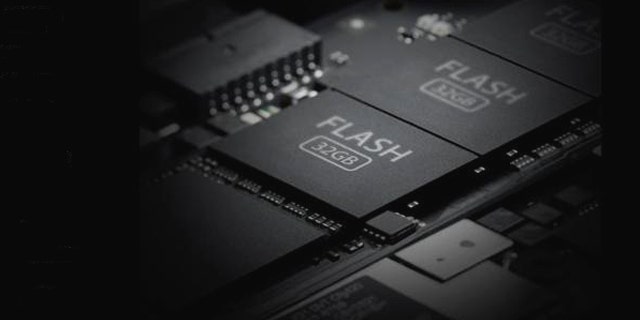 A screen capture of Apple's website highlights the flash memory within the new MacBook Air, chips that allow the laptop to boot in mere seconds.