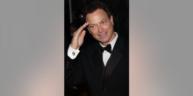 Gary Sinise arrives at the 31st annual People's Choice Awards at the Pasadena Civic Center in Pasadena, California January 9, 2005.