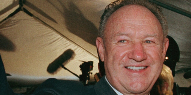Actor Gene Hackman waves to fans prior to the premiere of the animated film "ANTZ" at the Toronto International Film Festival, September 19.