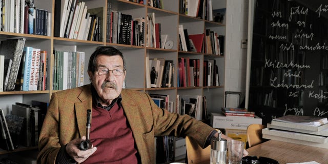 Oct. 15, 2009 - FILE photo of German writer and Nobel price laureate for literature Guenter Grass in the library of Steidl publishers in Goettingen, Germany. Nobel laureate Grass has died, his publishing house confirmed Monday. He was 87.