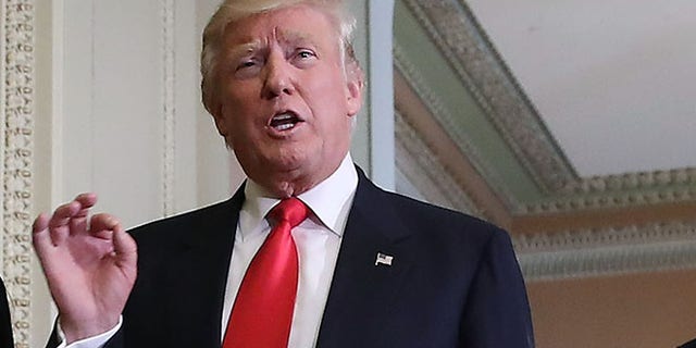 WASHINGTON, DC - NOVEMBER 10: President-elect Donald Trump (C) talks to the media while joined by his wife Melania Trump, and Senate Majority Leader Mitch McConnell (R) after a meeting at the U.S. Capitol November 10, 2016 in Washington, DC. Earlier in the day president-elect Trump met with U.S. President Barack Obama at the White House. (Photo by Mark Wilson/Getty Images)