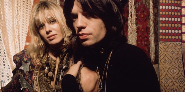 Anita Pallenberg and Mick Jagger playing Pherber and Turner in a scene from 'Performance', co-directed by Nicolas Roeg, 1970.