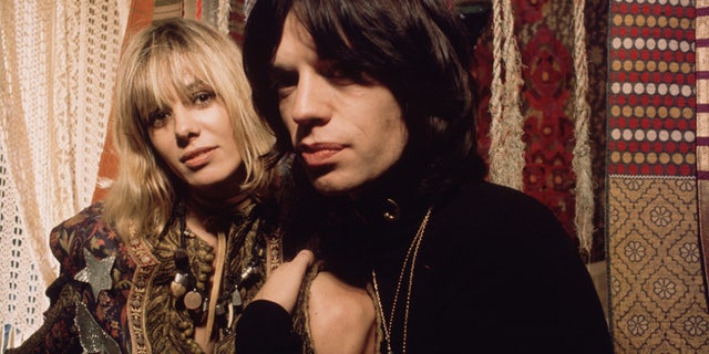 Anita Pallenberg and Mick Jagger playing Pherber and Turner in a scene from 'Performance', co-directed by Nicolas Roeg, 1970.
