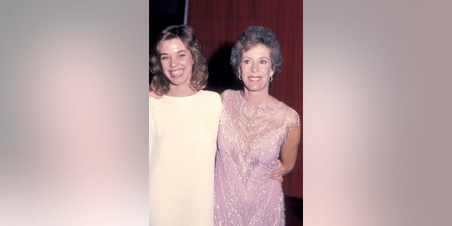 Carol Burnett with her daughter Carrie Hamilton in 1983.