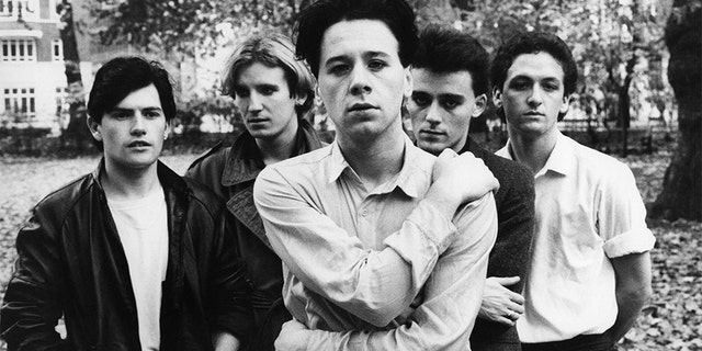 Jim Kerr (center) of Simple Minds.