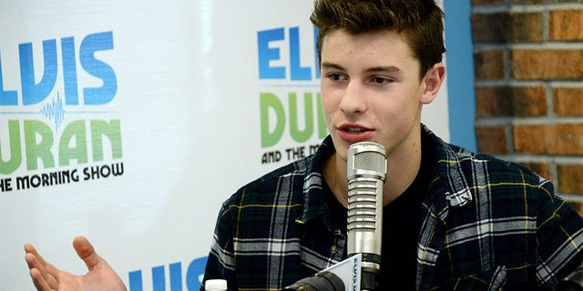 NEW YORK, NY - AUGUST 18: (EXCLUSIVE COVERAGE, SPECIAL RATES APPLY) Musical artist Shawn Mendes visits "The Elvis Duran Z100 Morning Show" at the Z100 Studio on August 18, 2014 in New York City. (Photo by Ben Gabbe/Getty Images)
