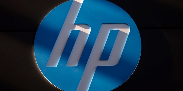 A Hewlett-Packard logo is seen at the company's Executive Briefing Center in Palo Alto, California January 16, 2013. REUTERS/Stephen Lam (UNITED STATES - Tags: BUSINESS SCIENCE TECHNOLOGY LOGO) - RTR3CJJC