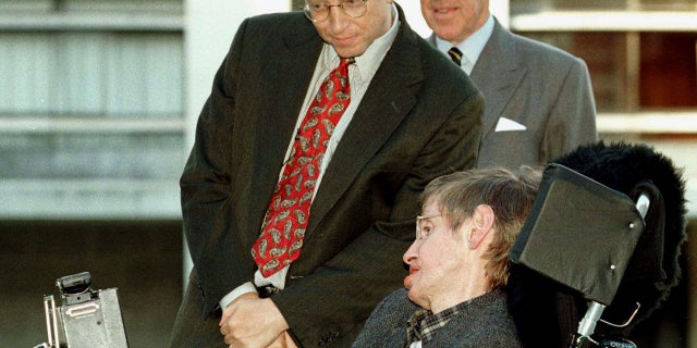 Stephen Hawking with Bill Gates.