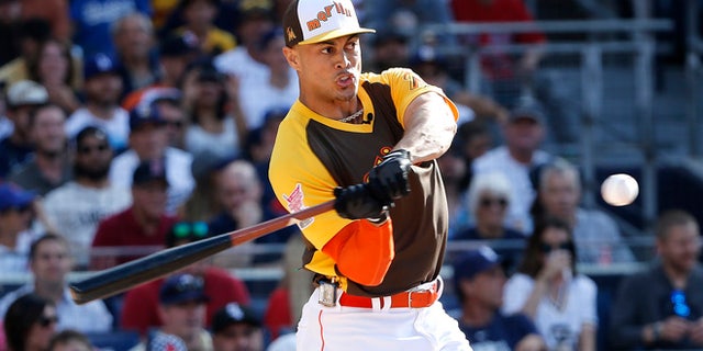 National League's Giancarlo Stanton, of the Miami Marlins, hits during the MLB baseball All-Star Home Run Derby, Monday, July 11, 2016, in San Diego. (AP Photo/Lenny Ignelzi)